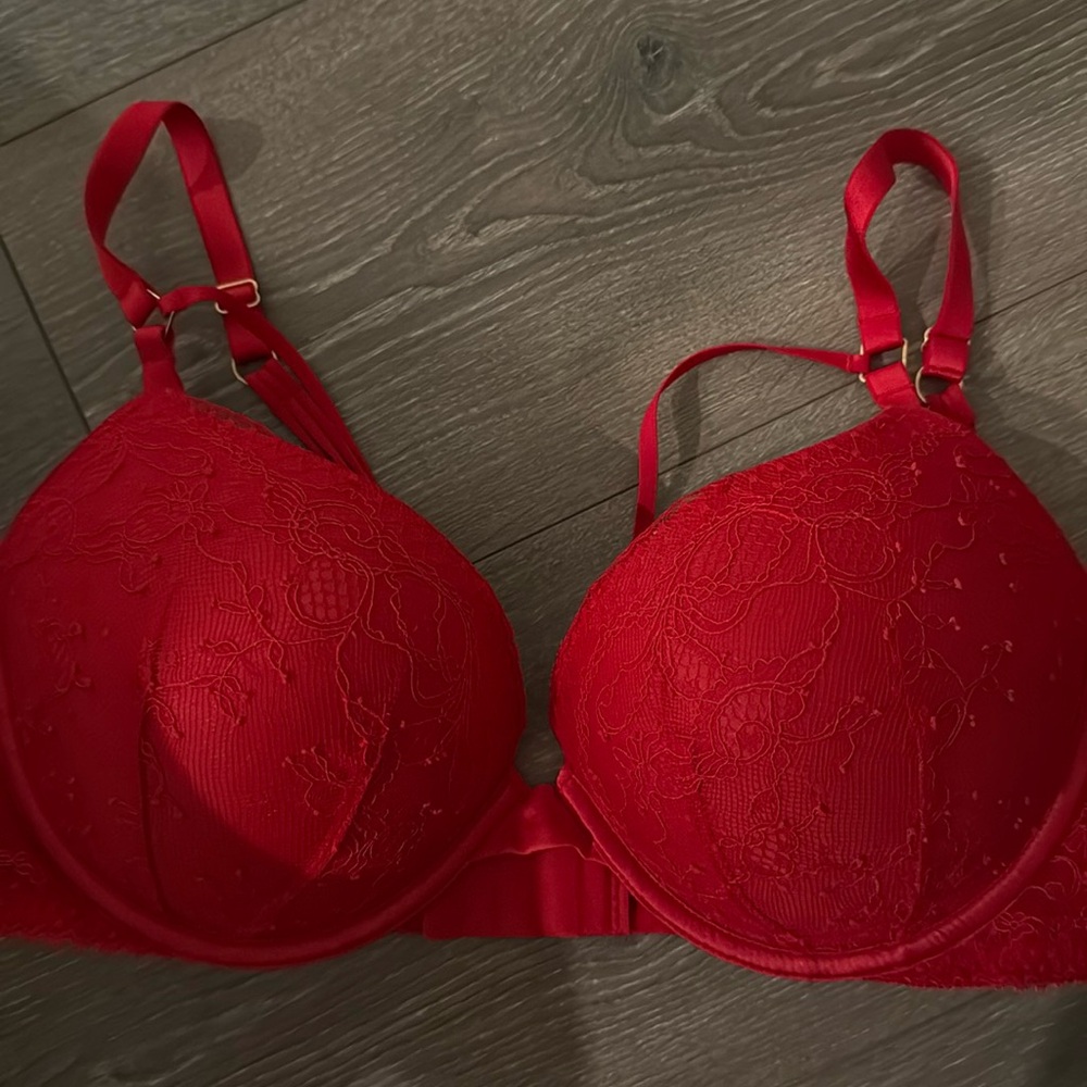 Victorias Secret Very Sexy Push Up Padded 36D Red Lace Strappy Bra